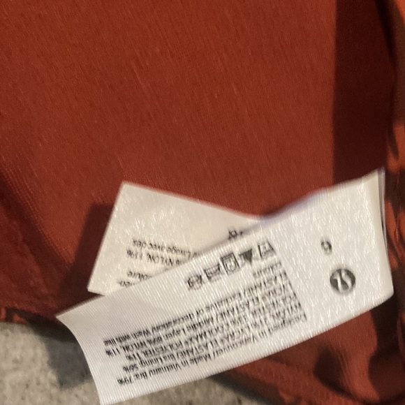 Lululemon athletica - Picture 10 of 12